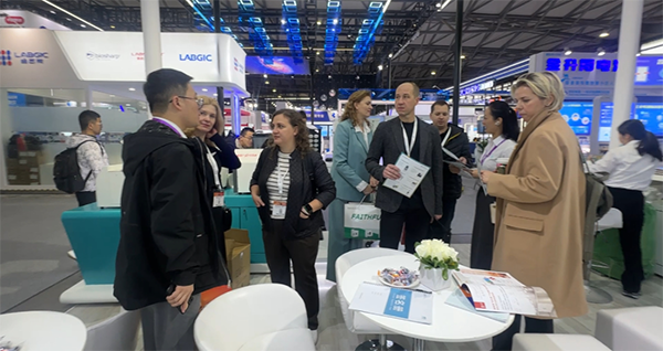 展會(huì)現(xiàn)場(chǎng)